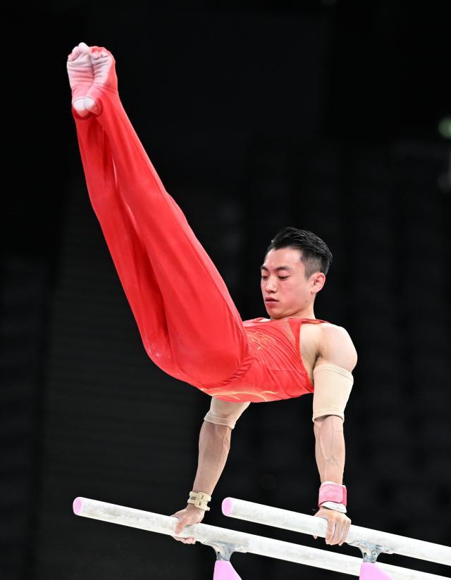“双杠奇才”断崖式领先，邹敬园巴黎成功卫冕