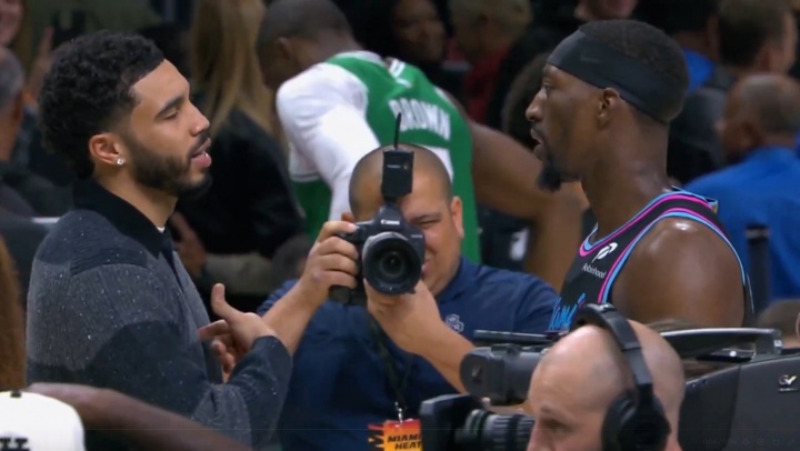 开云体育下载-就爱挑衅兄弟！塔图姆“嘲笑”阿德巴约：我没打 你都输！