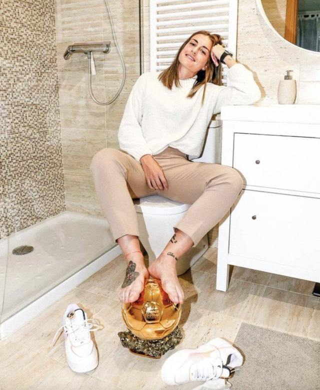 开云体育官网-哈维：梅西拿金球奖是足球的正义，不排除执教女足